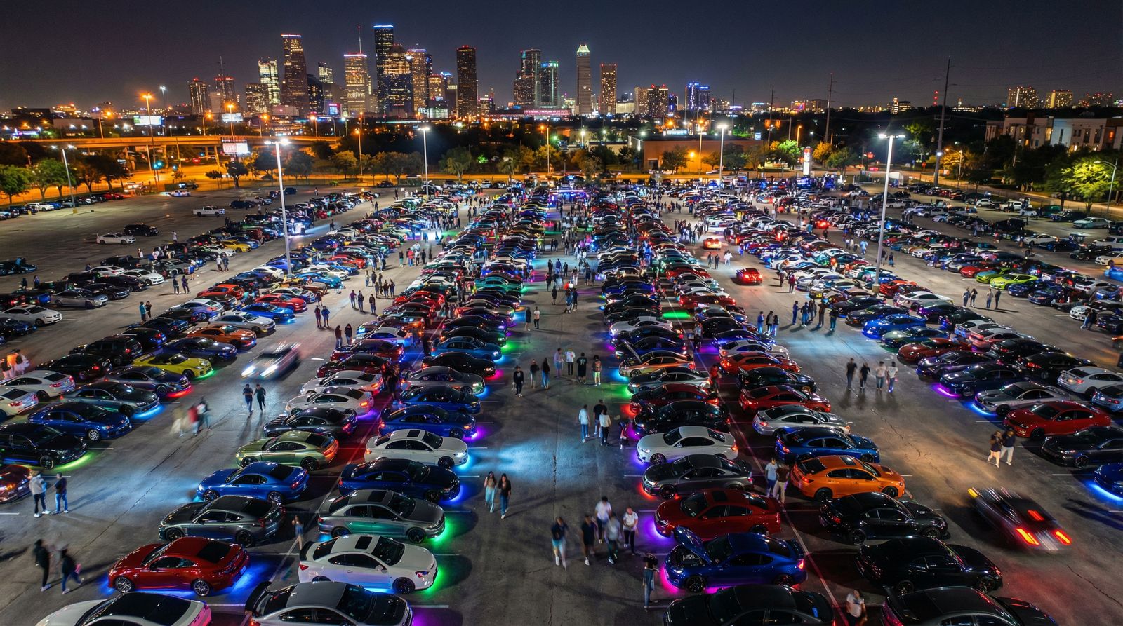 四虎影院梦想与远方汽车视频展示